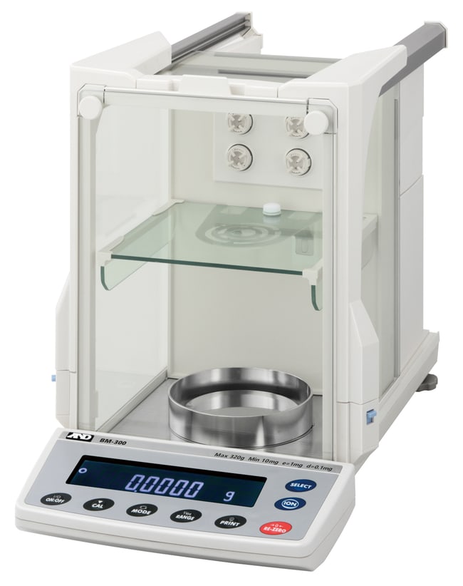 Analytical balance with internal calibra