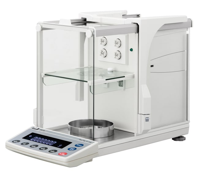 Analytical balance with internal calibra